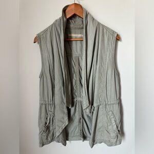 Max Jeans utility vest light army green. Medium